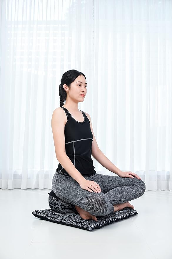 Leewadee Meditation Cushion Set – 1 Small Zafu Yoga Pillow and 1 Small Roll-Up Zabuton Mat Filled with Kapok